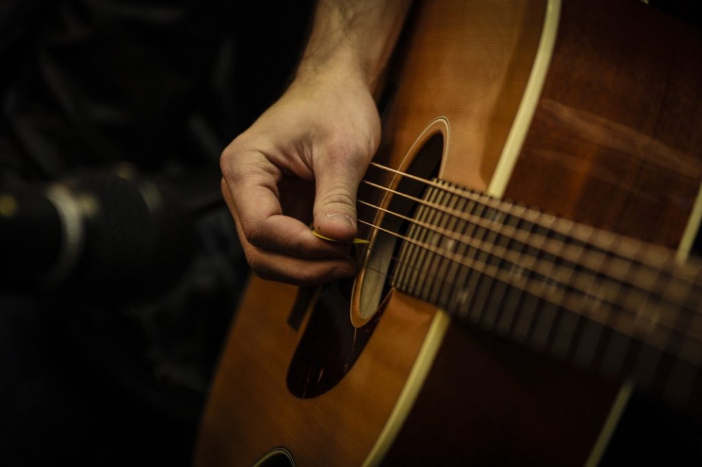 Learn Guitar 10 Tips To Help You Find Your Strumming Groove 